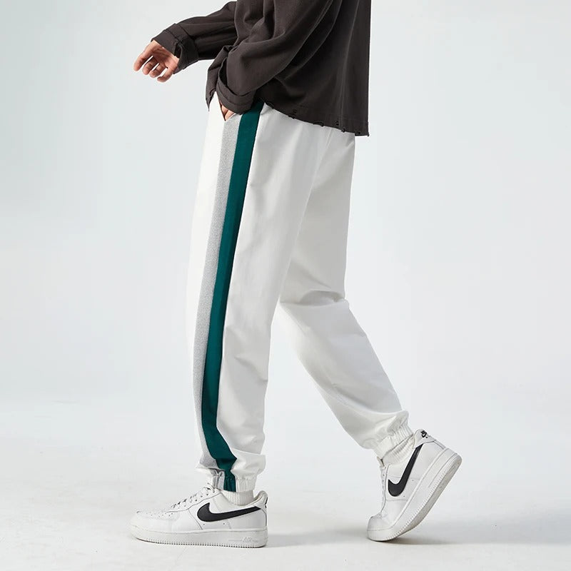 Jake - Herren Jogginghose Relaxed Fit Freizeit mit Seitenstreifen
