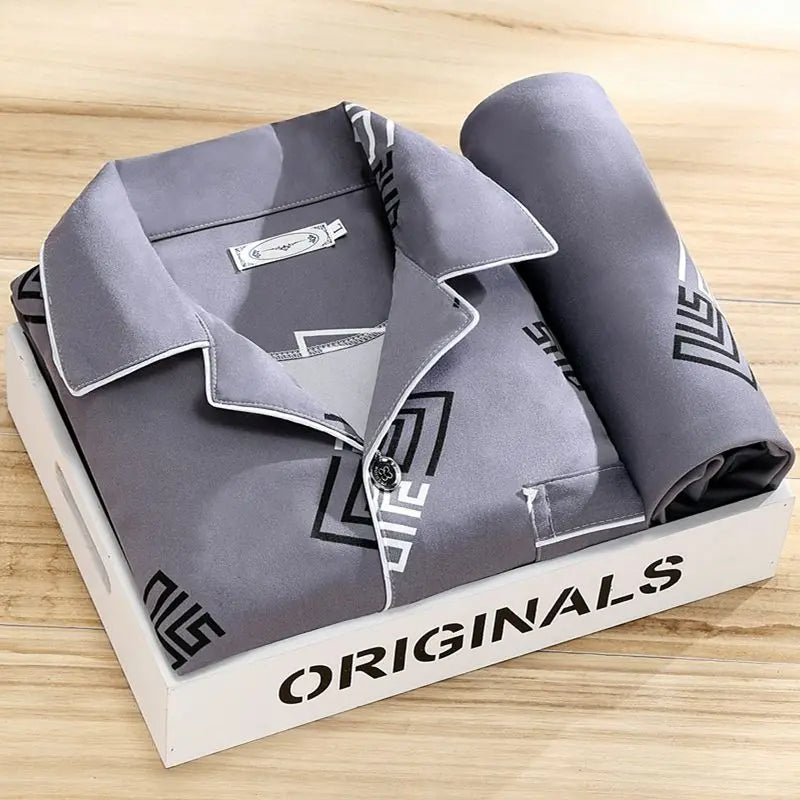 Gestreiftes Herren-Pyjama-Set für entspannte Nächte und Tage