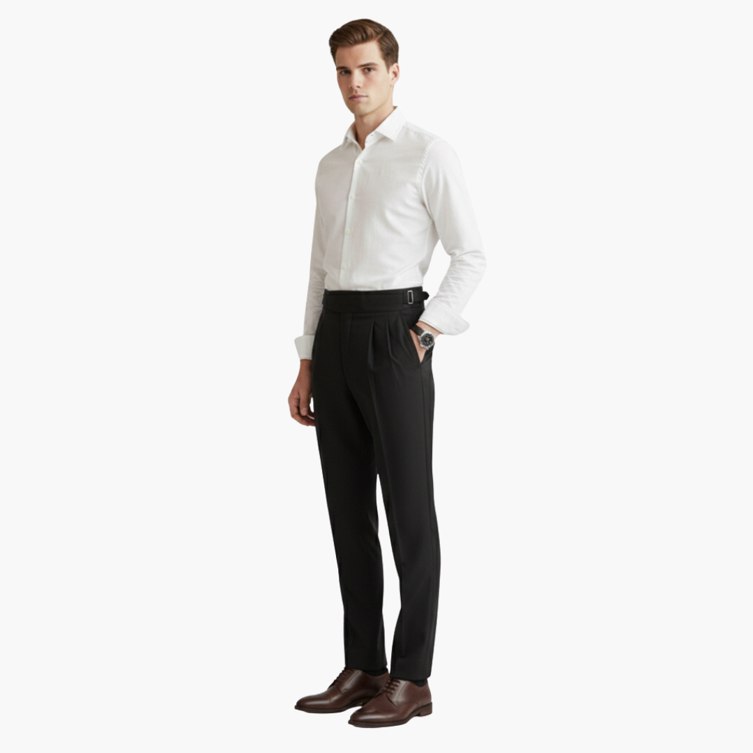 Hochtaillierte Herrenhose mit verstellbarem Schnallverschluss und seitlichen Taschen