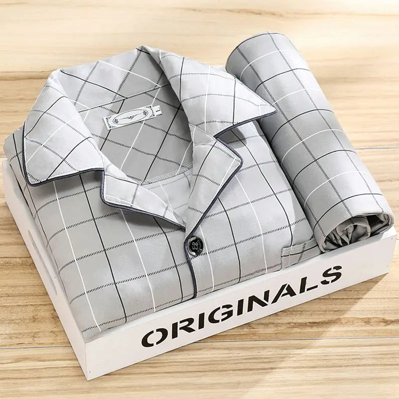 Gestreiftes Herren-Pyjama-Set für entspannte Nächte und Tage