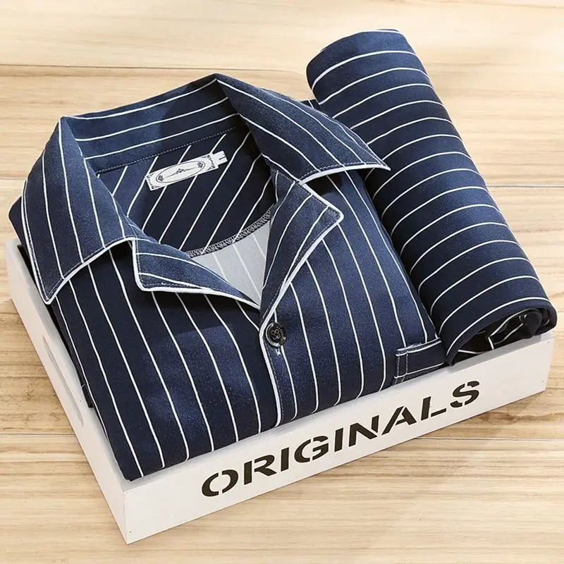 Gestreiftes Herren-Pyjama-Set für entspannte Nächte und Tage