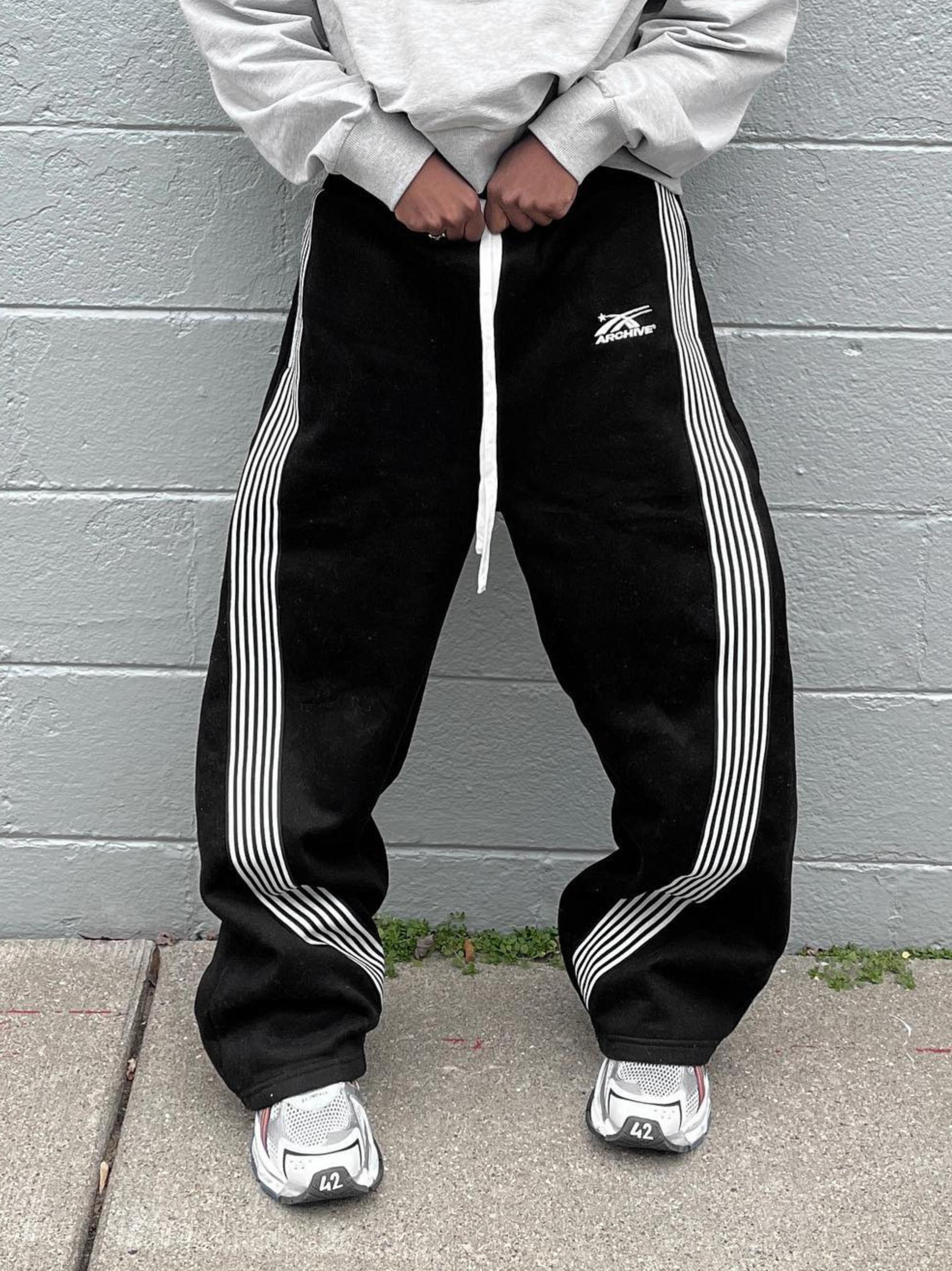 Jogginghose Unisex mit Streifeneinsätzen für Damen und Herren im Lässigen Stil 5