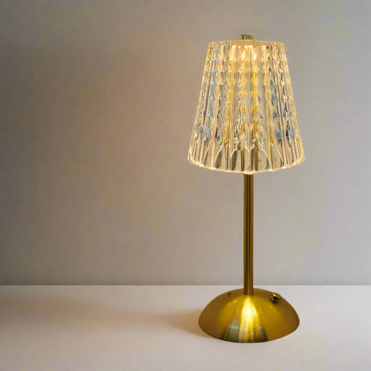 Wiederaufladbare LED-Tischlampe Modern mit Kristallakzenten Wohnzimmer