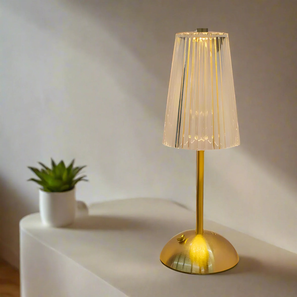 Wiederaufladbare LED-Tischlampe Modern mit Kristallakzenten Wohnzimmer