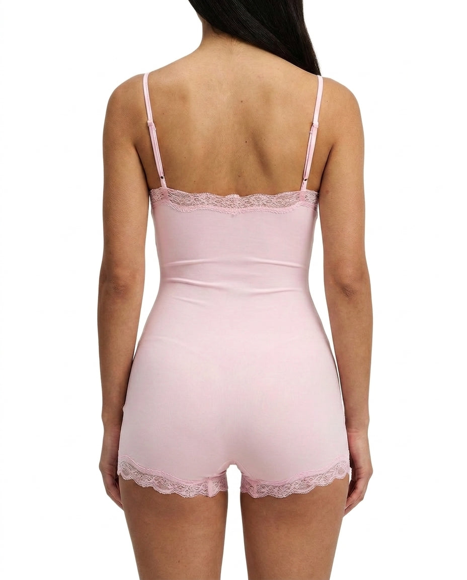 Damen Slim Fit Einteiler mit verstellbaren Trägern und Spitzenbesatz