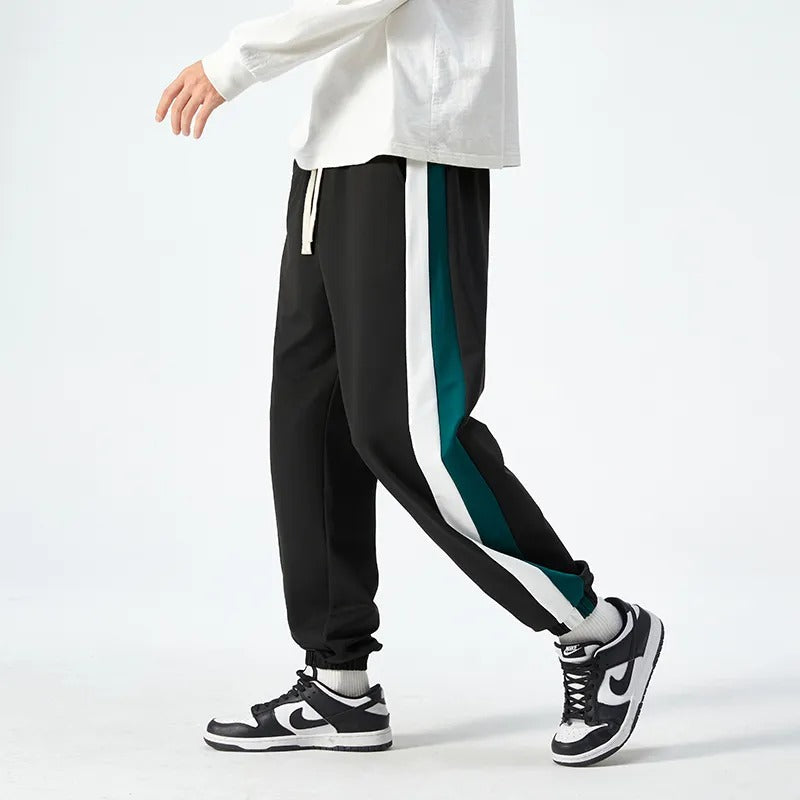 Jake - Herren Jogginghose Relaxed Fit Freizeit mit Seitenstreifen