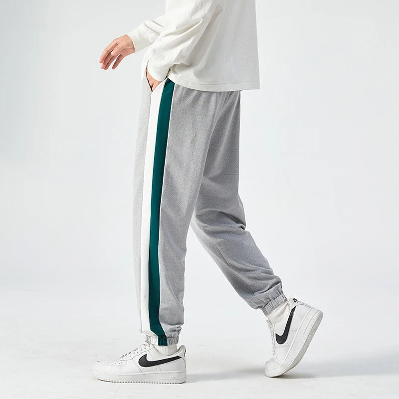 Jake - Herren Jogginghose Relaxed Fit Freizeit mit Seitenstreifen